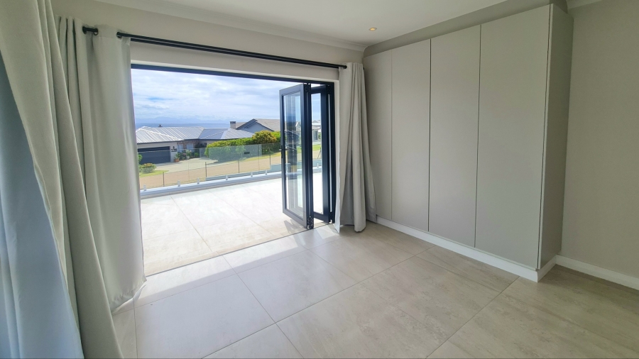 4 Bedroom Property for Sale in Baron View Western Cape